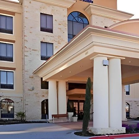 Comfort Inn & Suites Dallas Medical-Market Center Exterior photo