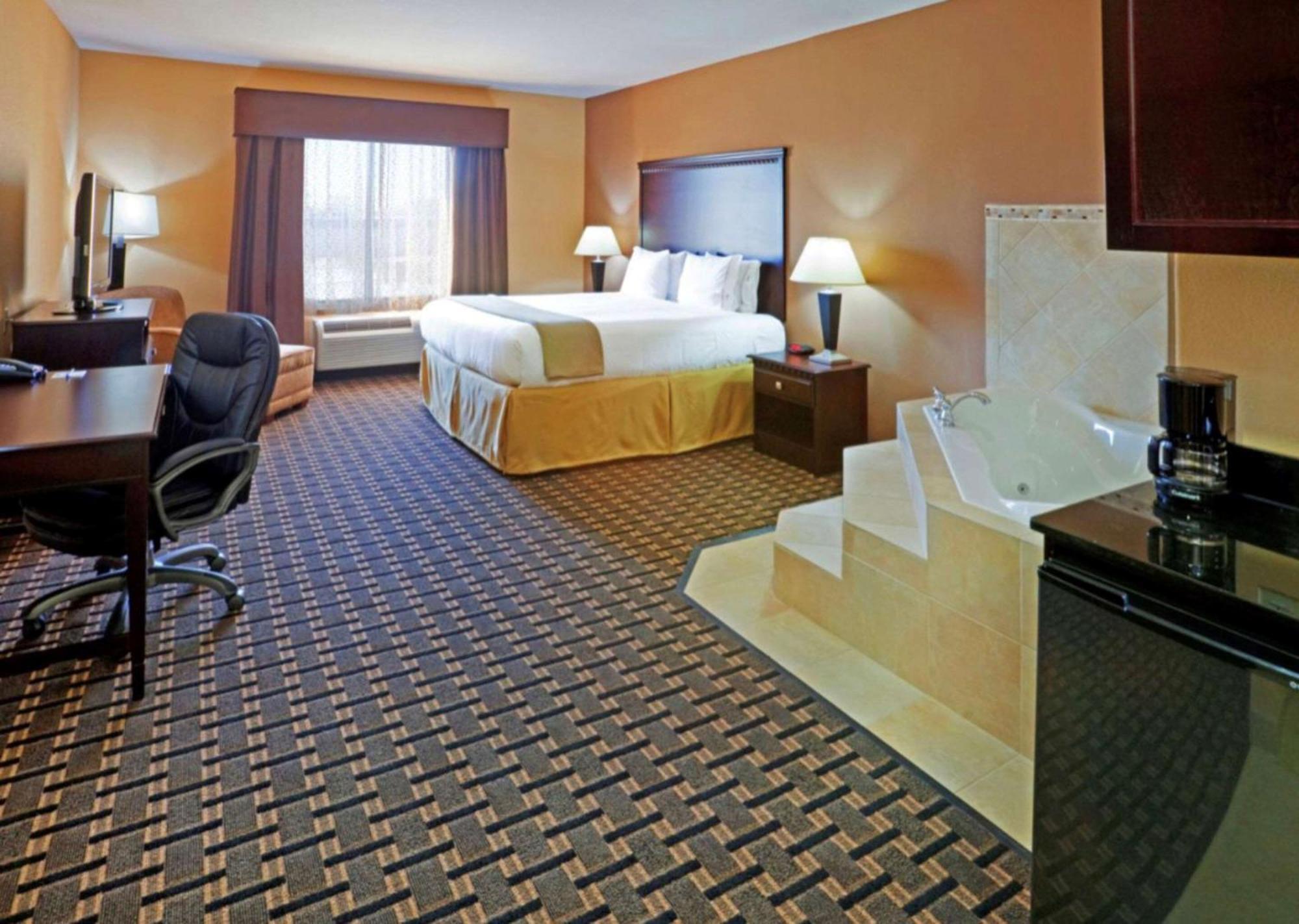 Comfort Inn & Suites Dallas Medical-Market Center Room photo