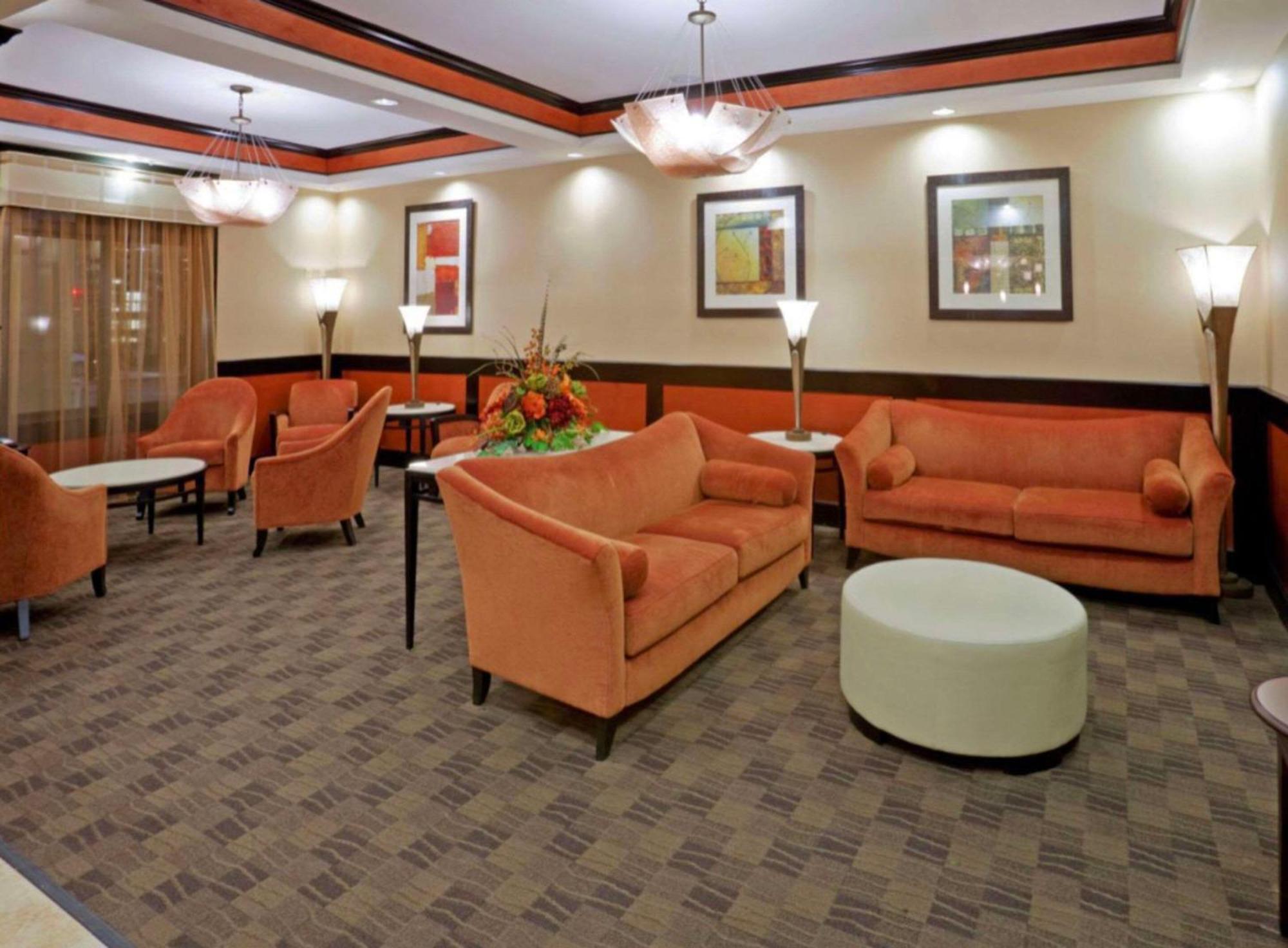 Comfort Inn & Suites Dallas Medical-Market Center Exterior photo