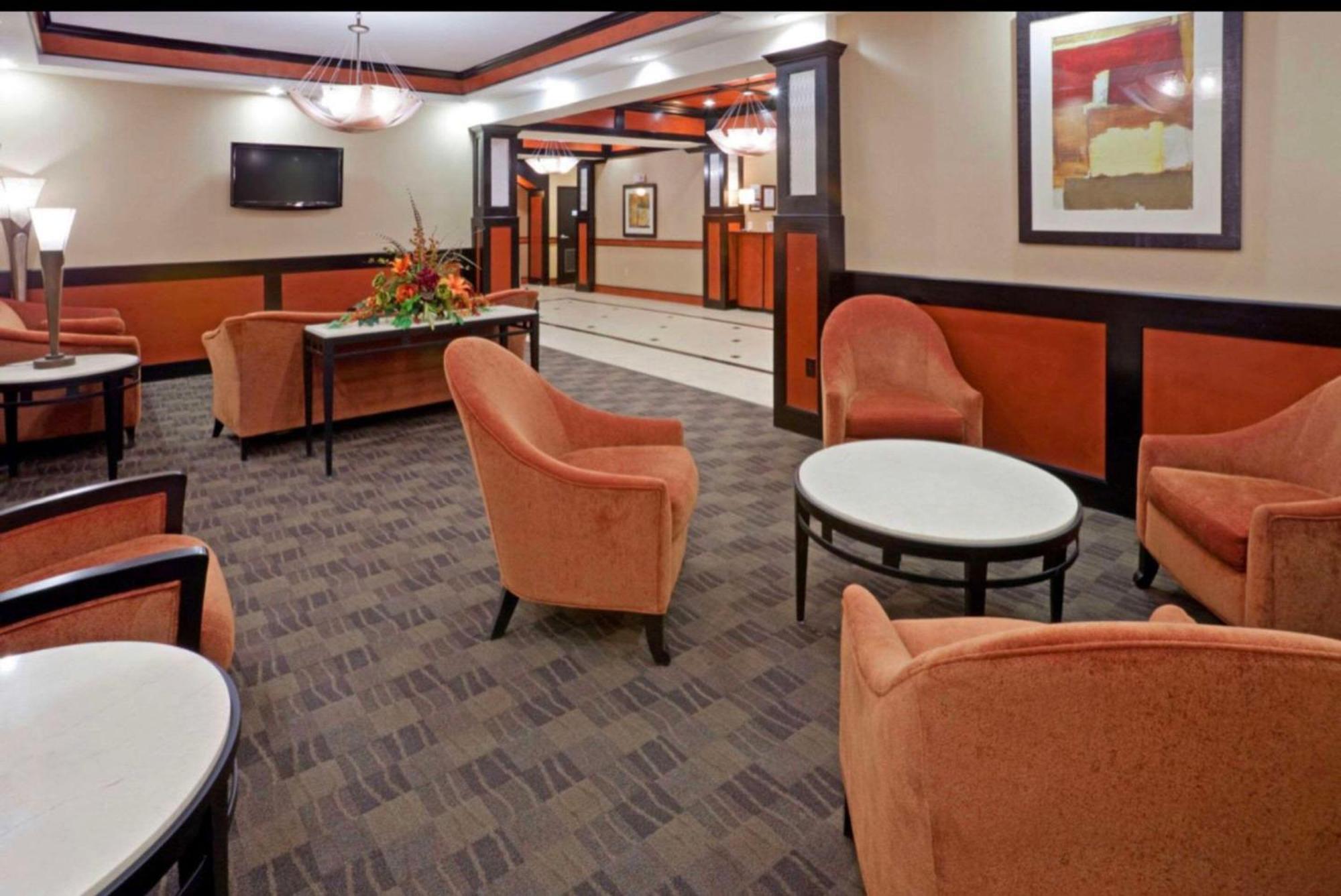 Comfort Inn & Suites Dallas Medical-Market Center Exterior photo